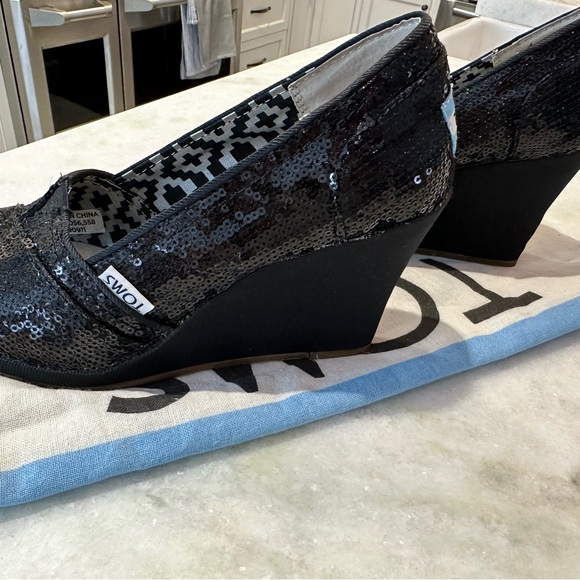 TOMS black sequins & satin wedges - Picture 7 of 7